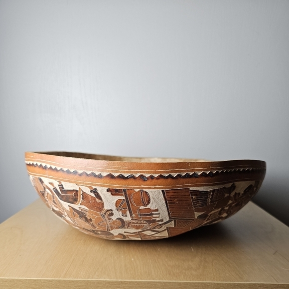 Vintage Large Hand Carved Peruvian Gourd Folk Art Bowl - Picture 11 of 13